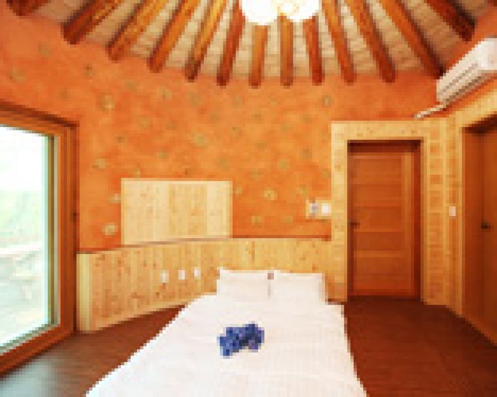 편백나무와 황토가 어우러진 힐링공간